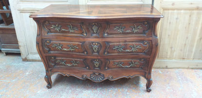 Picture of commode galbée